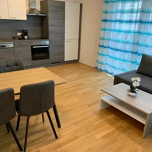Modern Airconditioned City Close To Vic Apartment